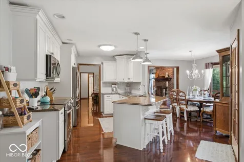 1094 Brookway Drive Avon IN 46123