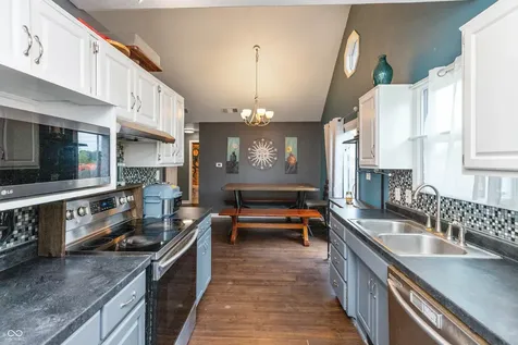 1122 Cottage Circle Seymour IN 47274