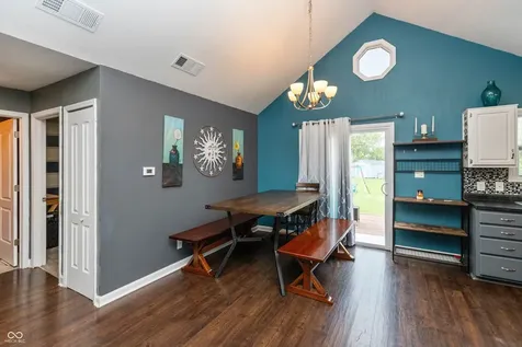 1122 Cottage Circle Seymour IN 47274
