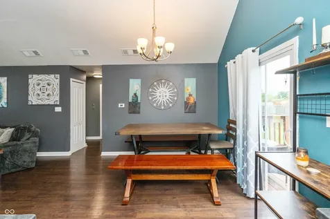 1122 Cottage Circle Seymour IN 47274