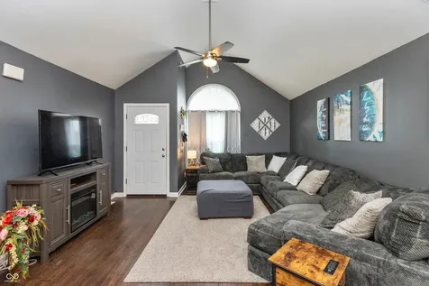 1122 Cottage Circle Seymour IN 47274