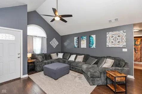 1122 Cottage Circle Seymour IN 47274
