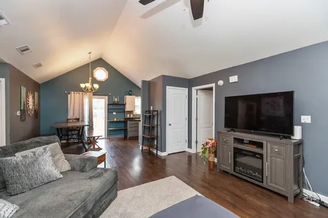 1122 Cottage Circle Seymour IN 47274
