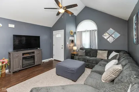 1122 Cottage Circle Seymour IN 47274