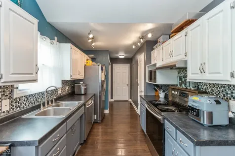 1122 Cottage Circle Seymour IN 47274