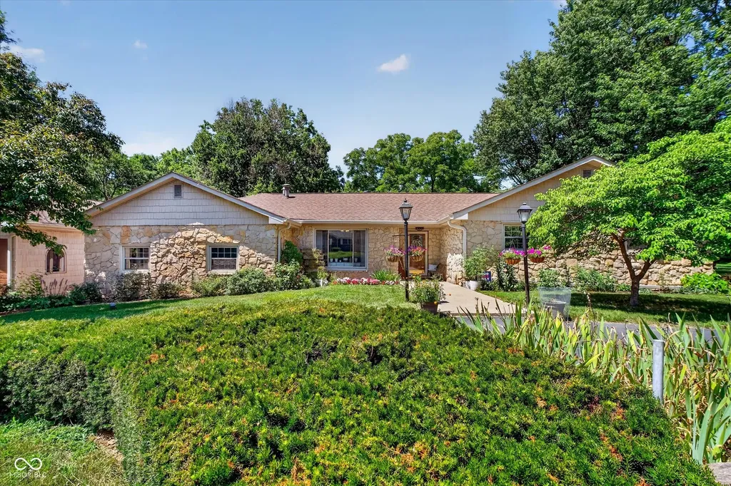 6926 Woodridge Drive Avon IN 46123