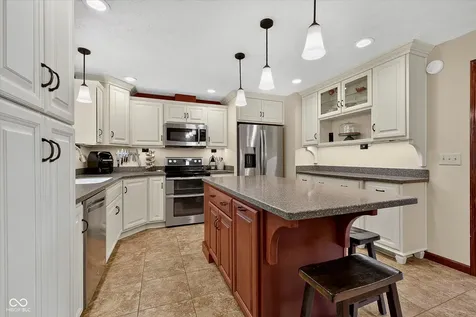 6926 Woodridge Drive Avon IN 46123
