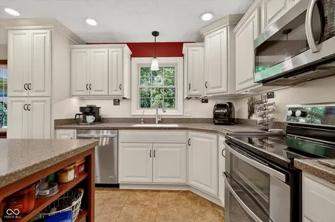 6926 Woodridge Drive Avon IN 46123