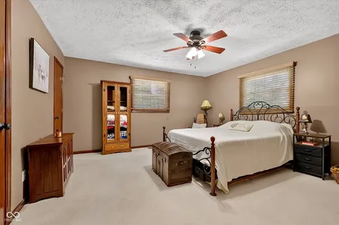 6926 Woodridge Drive Avon IN 46123