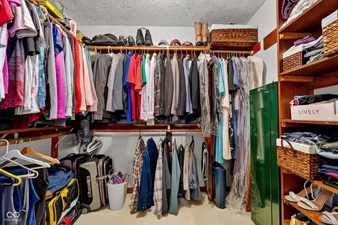6926 Woodridge Drive Avon IN 46123