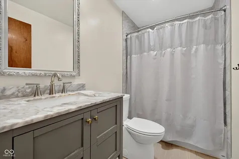 6926 Woodridge Drive Avon IN 46123