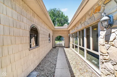 6926 Woodridge Drive Avon IN 46123