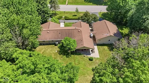 6926 Woodridge Drive Avon IN 46123