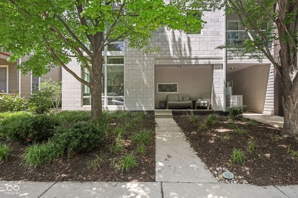 932 N Broadway Street Indianapolis IN 46202