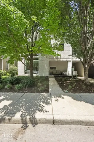 932 N Broadway Street Indianapolis IN 46202