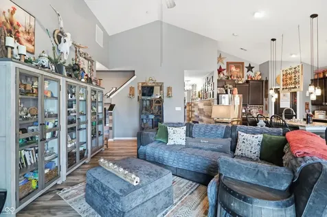 7825 Bullfinch Lane Indianapolis IN 46239