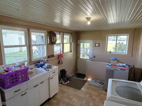 2438 N 500 E Crawfordsville IN 47933
