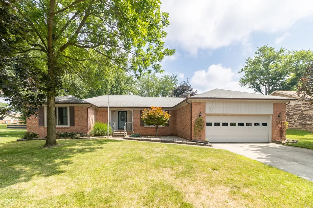 204 Creek Wood Drive Greenfield IN 46140