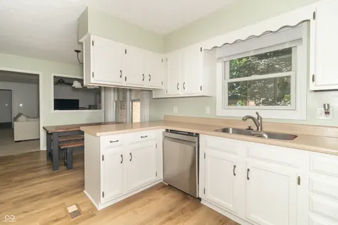 204 Creek Wood Drive Greenfield IN 46140