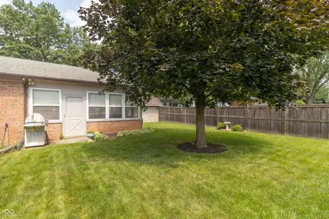 204 Creek Wood Drive Greenfield IN 46140