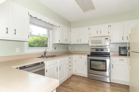 204 Creek Wood Drive Greenfield IN 46140
