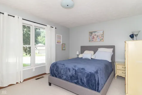 204 Creek Wood Drive Greenfield IN 46140