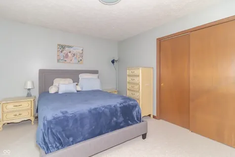 204 Creek Wood Drive Greenfield IN 46140