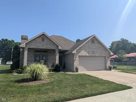 628 E 8th Street Rushville IN 46173
