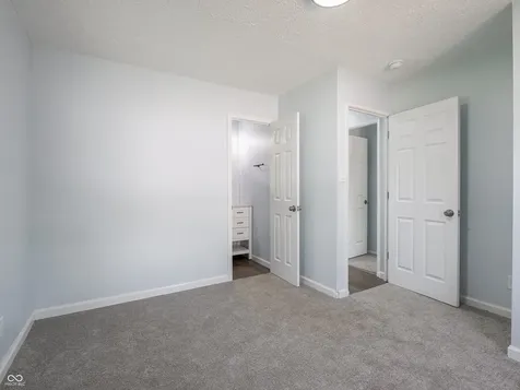 2643 Eagledale Drive Indianapolis IN 46222