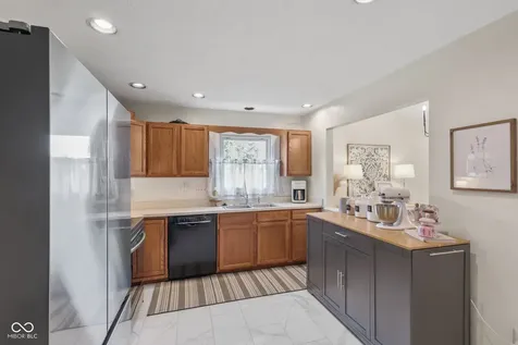 1046 Peppermill Run Greenwood IN 46143
