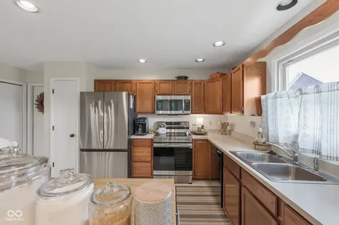 1046 Peppermill Run Greenwood IN 46143