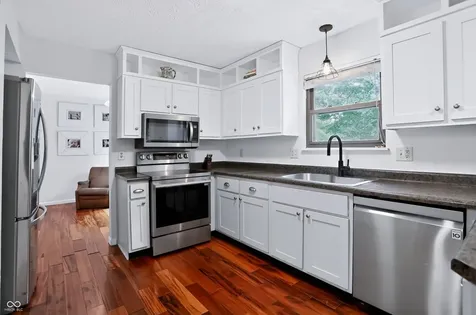 8245 Maple Leaf Court Indianapolis IN 46268