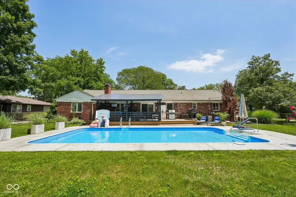 6736 Grosvenor Place Indianapolis IN 46220