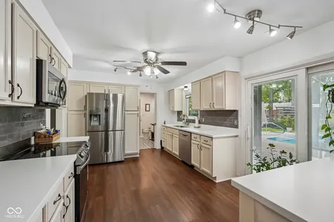 6736 Grosvenor Place Indianapolis IN 46220