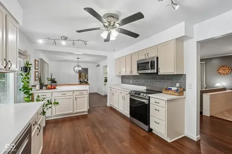 6736 Grosvenor Place Indianapolis IN 46220