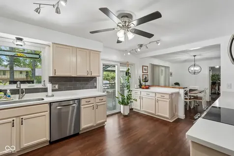 6736 Grosvenor Place Indianapolis IN 46220