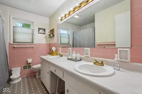 6736 Grosvenor Place Indianapolis IN 46220