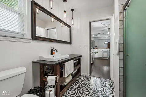 6736 Grosvenor Place Indianapolis IN 46220