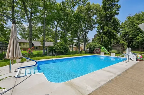 6736 Grosvenor Place Indianapolis IN 46220