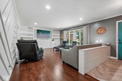 6736 Grosvenor Place Indianapolis IN 46220