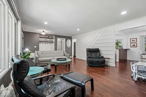 6736 Grosvenor Place Indianapolis IN 46220