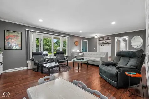 6736 Grosvenor Place Indianapolis IN 46220