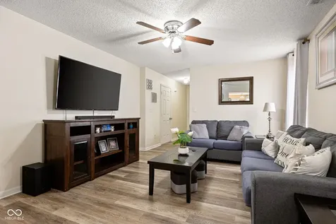 8203 Lake Tree Lane Indianapolis IN 46217