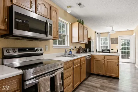 8203 Lake Tree Lane Indianapolis IN 46217