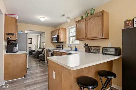 8203 Lake Tree Lane Indianapolis IN 46217