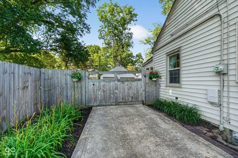2417 Baur Drive Indianapolis IN 46220
