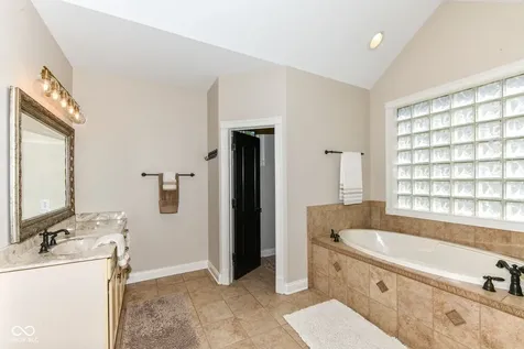 14468 Brookfield Drive Fishers IN 46040
