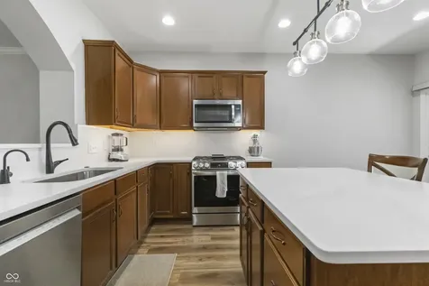 6691 Beekman Place Zionsville IN 46077