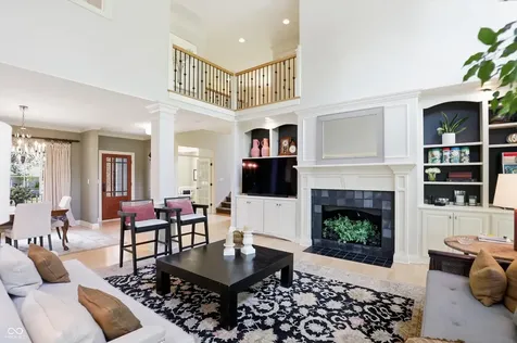 11180 Hawthorn Ridge Fishers IN 46037