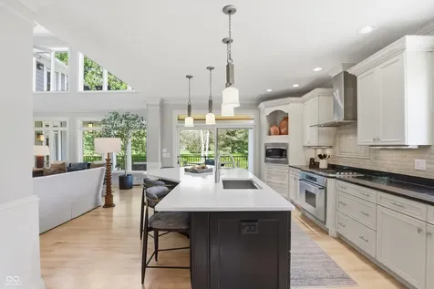 11180 Hawthorn Ridge Fishers IN 46037